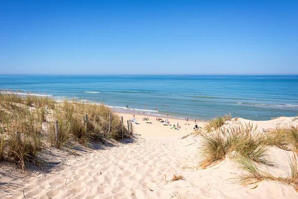 Loft Standing 100 M2 A 200 Metres De La Plage Apartment Lacanau Bagian luar foto